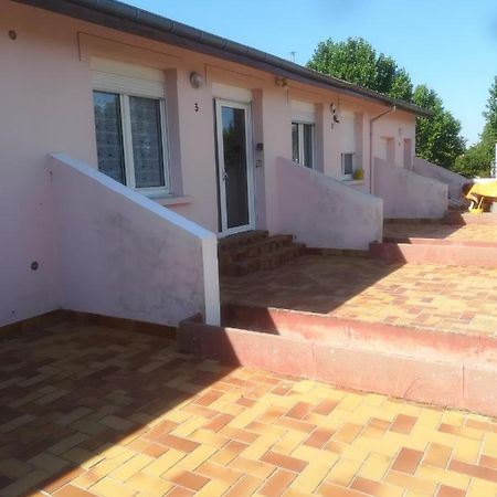 Logement De Plein Pied A Mirecourt Exterior photo