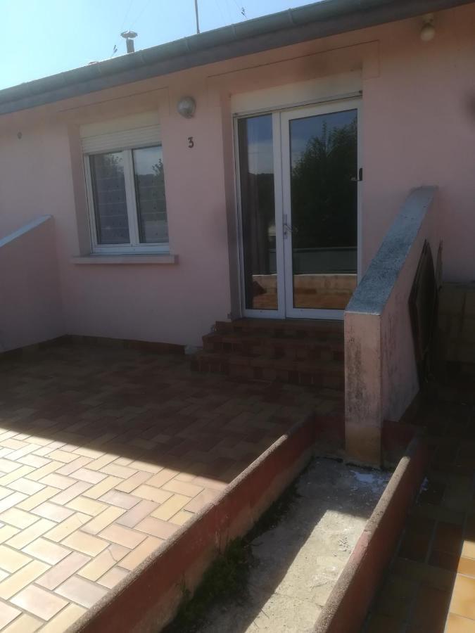 Logement De Plein Pied A Mirecourt Exterior photo
